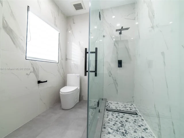 19920 NE 21st Ave, Miami FL 33179