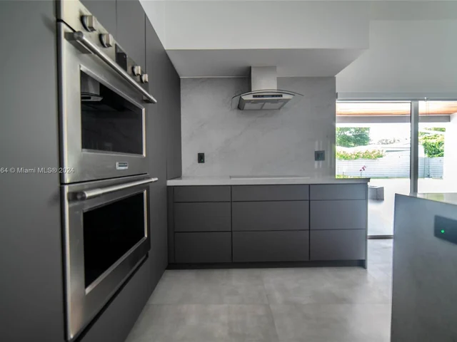 19920 NE 21st Ave, Miami FL 33179