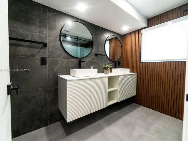 19920 NE 21st Ave, Miami FL 33179