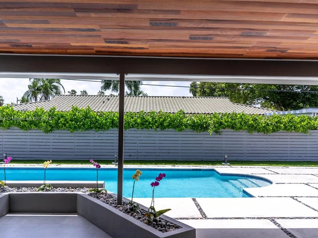 19920 NE 21st Ave, Miami FL 33179