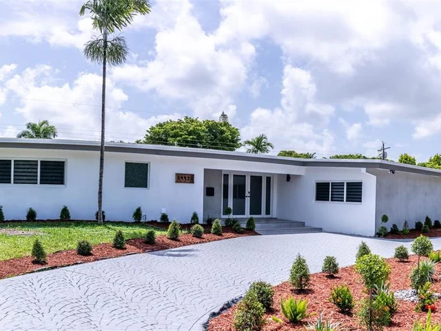 19920 NE 21st Ave, Miami FL 33179