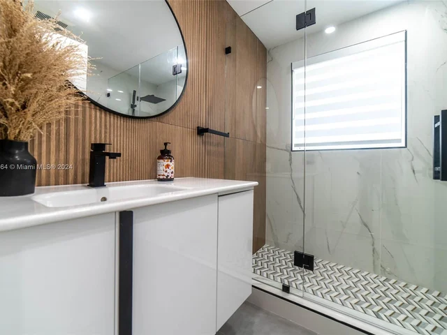 19920 NE 21st Ave, Miami FL 33179