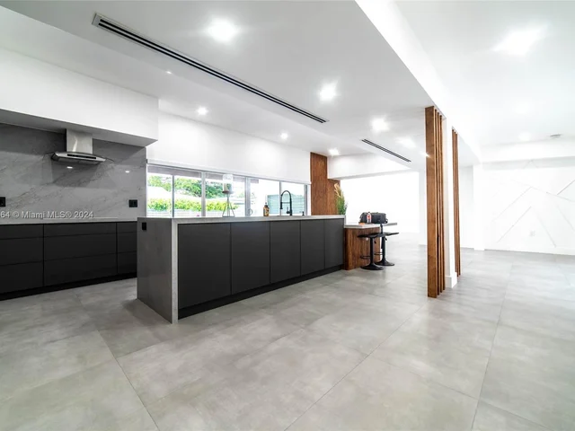 19920 NE 21st Ave, Miami FL 33179