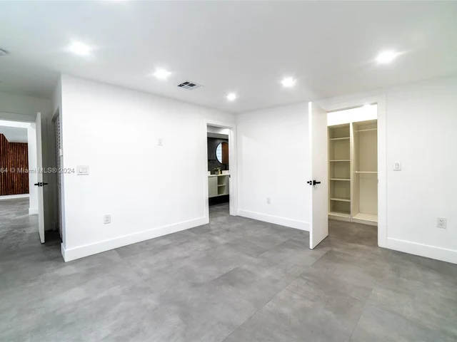 19920 NE 21st Ave, Miami FL 33179