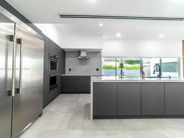 19920 NE 21st Ave, Miami FL 33179