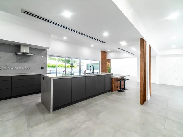 19920 NE 21st Ave, Miami FL 33179