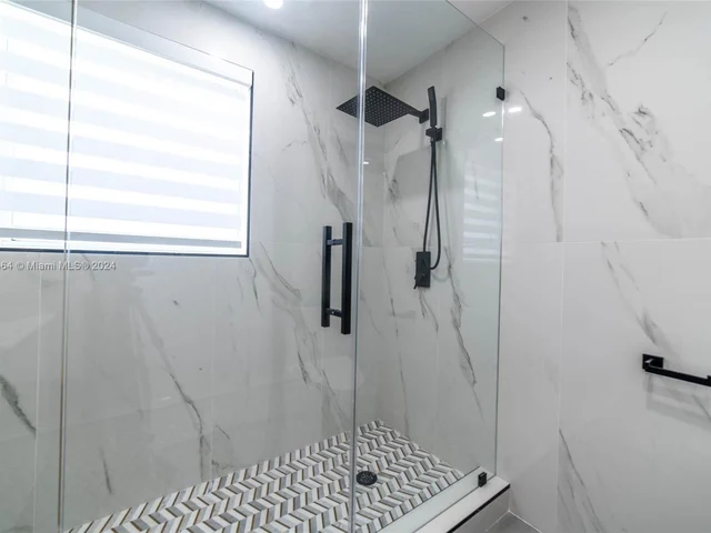 19920 NE 21st Ave, Miami FL 33179