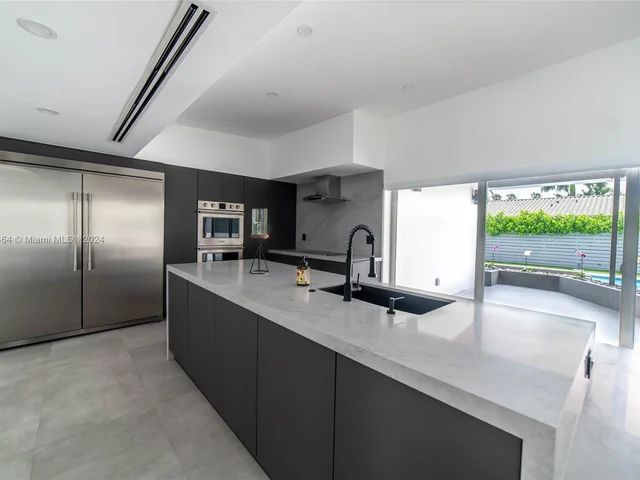 19920 NE 21st Ave, Miami FL 33179