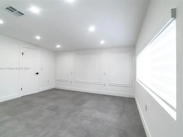 19920 NE 21st Ave, Miami FL 33179