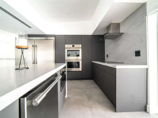 19920 NE 21st Ave, Miami FL 33179