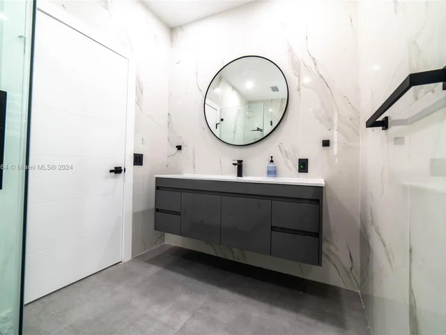 19920 NE 21st Ave, Miami FL 33179