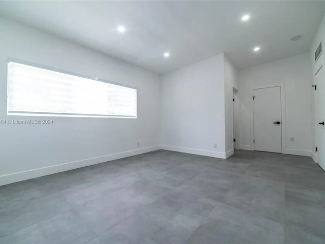 19920 NE 21st Ave, Miami FL 33179