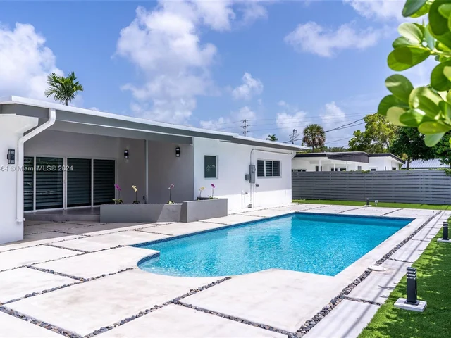 19920 NE 21st Ave, Miami FL 33179