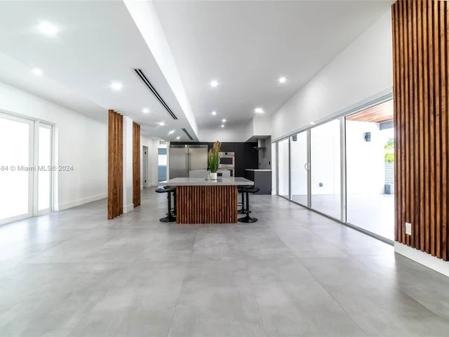 19920 NE 21st Ave, Miami FL 33179