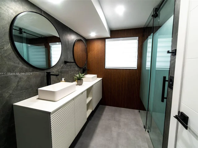 19920 NE 21st Ave, Miami FL 33179