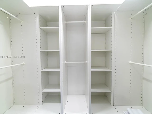 19920 NE 21st Ave, Miami FL 33179