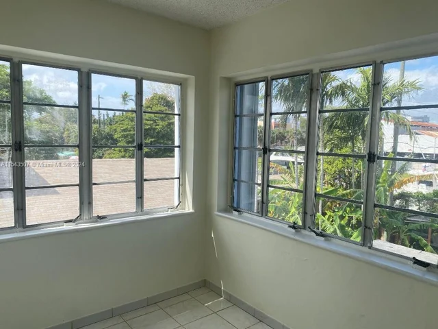 2343 NW 15th St, Miami FL 33125