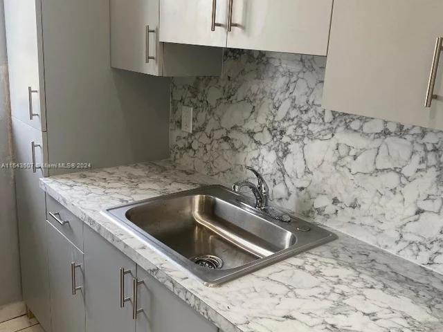 2343 NW 15th St, Miami FL 33125