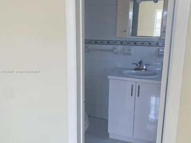 2343 NW 15th St, Miami FL 33125