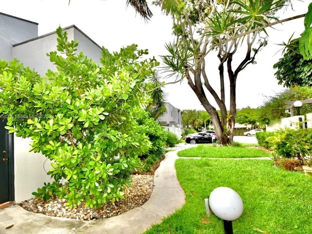 4726 SW 67th Ave # F7, Miami FL 33155