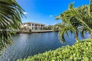 401 Golden Isles Dr # 312, Hallandale Beach FL 33009