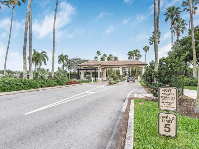 10431 Lima St, Cooper City FL 33026