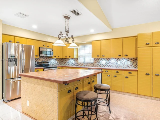 10431 Lima St, Cooper City FL 33026