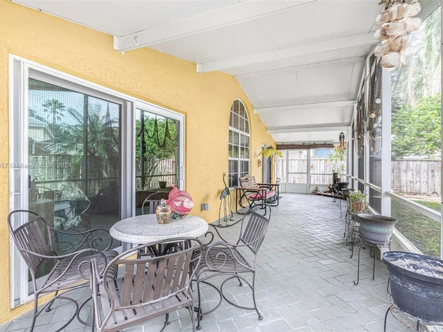 10431 Lima St, Cooper City FL 33026