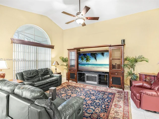 10431 Lima St, Cooper City FL 33026