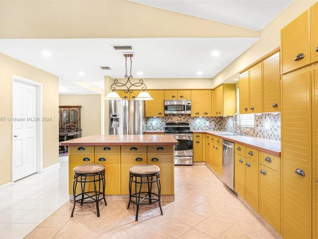 10431 Lima St, Cooper City FL 33026