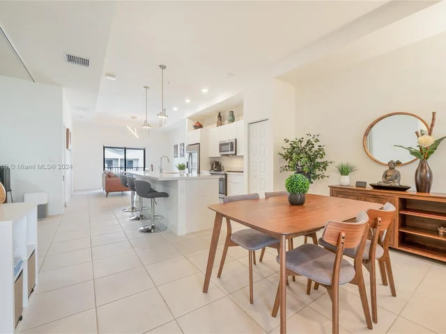 7855 NW 104th Ave # 33, Doral FL 33178