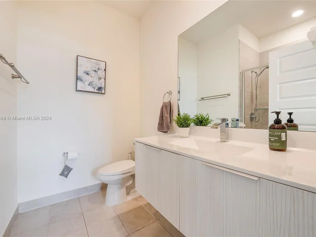 7855 NW 104th Ave # 33, Doral FL 33178