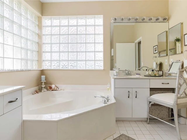 2666 Palmer Pl, Weston FL 33332