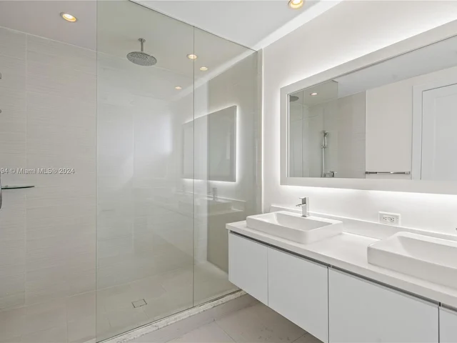 10360 NW 64th St, Doral FL 33178