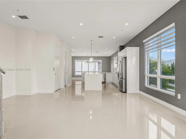 10360 NW 64th St, Doral FL 33178