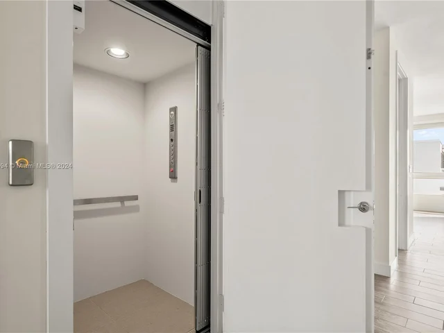 10360 NW 64th St, Doral FL 33178