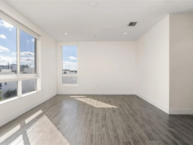 10360 NW 64th St, Doral FL 33178