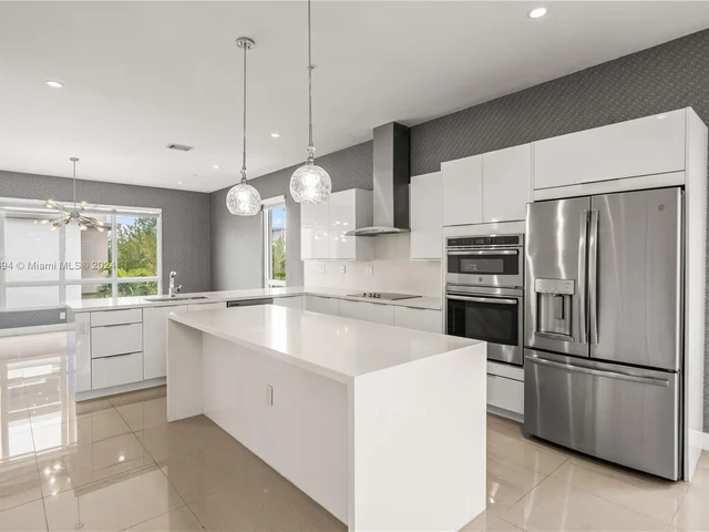 10360 NW 64th St, Doral FL 33178