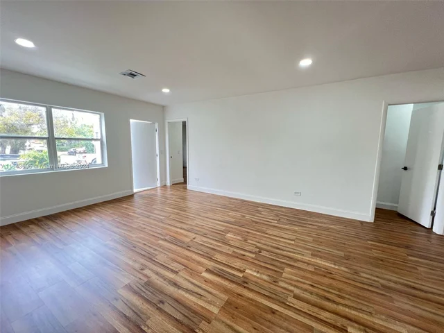 840 NE 147th St, North Miami FL 33161