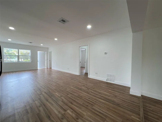 840 NE 147th St, North Miami FL 33161