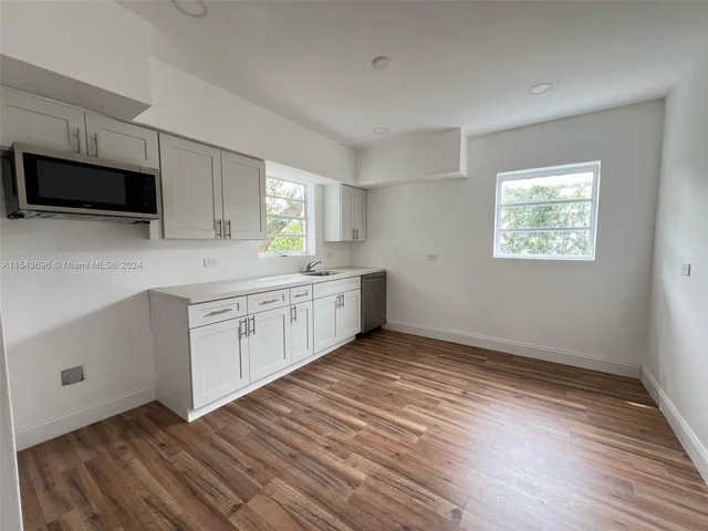 840 NE 147th St, North Miami FL 33161