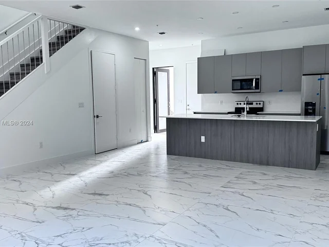 4218 NE 7th Ter # 4, Oakland Park FL 33334