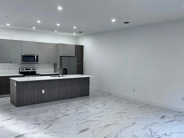 4218 NE 7th Ter # 4, Oakland Park FL 33334