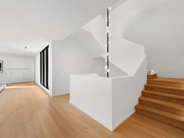 128 Ocean Blvd, Golden Beach FL 33160