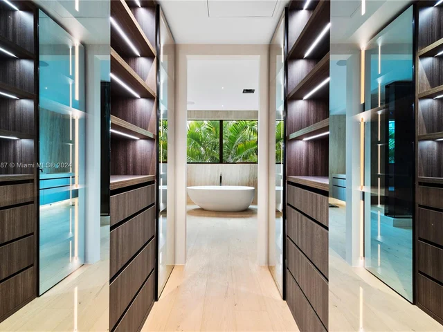 128 Ocean Blvd, Golden Beach FL 33160