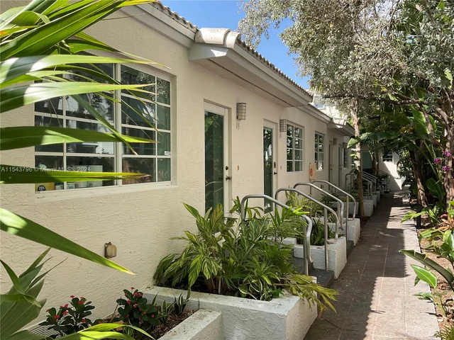 328 Euclid Ave # 103, Miami Beach FL 33139