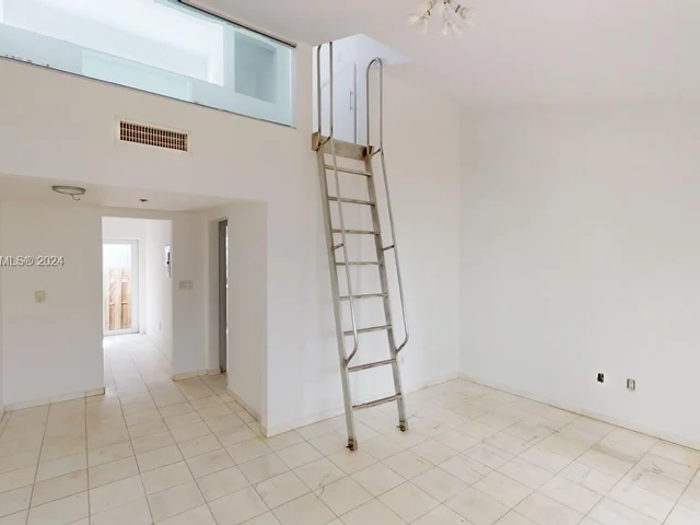 328 Euclid Ave # 103, Miami Beach FL 33139