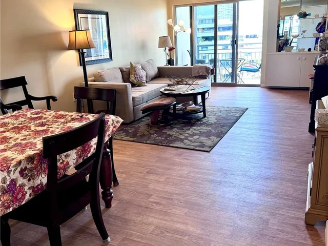 400 Kings Point Dr # 524, Sunny Isles Beach FL 33160