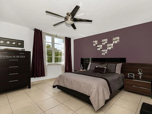 17800 Atlantic Blvd # 203, Sunny Isles Beach FL 33160