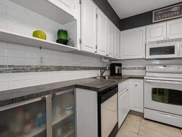 17800 Atlantic Blvd # 203, Sunny Isles Beach FL 33160